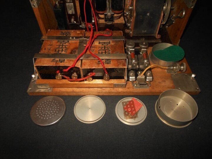 WW2 Imperial Japanese Army – TYPE 92 FIELD / TRENCH PHONE & LEATHER CASE – RARE! — image 15