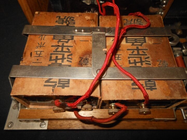 WW2 Imperial Japanese Army – TYPE 92 FIELD / TRENCH PHONE & LEATHER CASE – RARE! — image 17