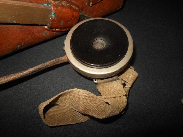WW2 Imperial Japanese Army – TYPE 92 FIELD / TRENCH PHONE & LEATHER CASE – RARE! — image 2