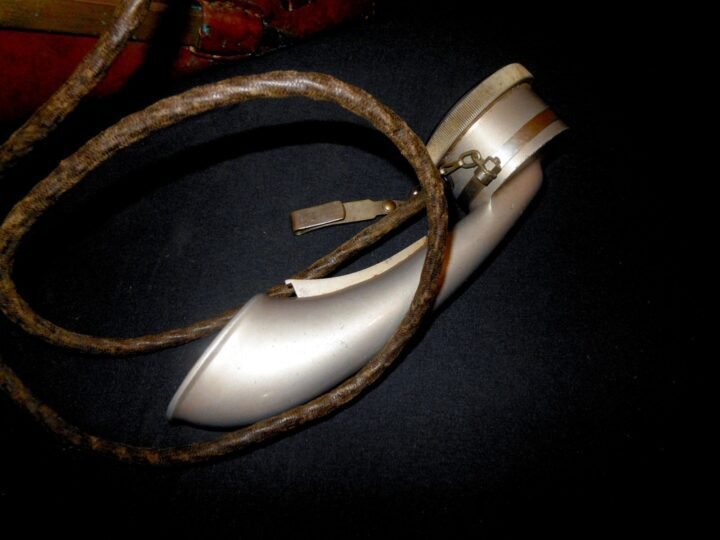 WW2 Imperial Japanese Army – TYPE 92 FIELD / TRENCH PHONE & LEATHER CASE – RARE! — image 4