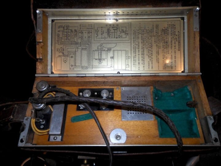 WW2 Imperial Japanese Army – TYPE 92 FIELD / TRENCH PHONE & LEATHER CASE – RARE! — image 7