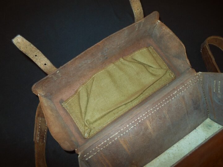 WW2 Imperial Japanese Army – TYPE 92 FIELD / TRENCH PHONE & LEATHER CASE – RARE! — image 15