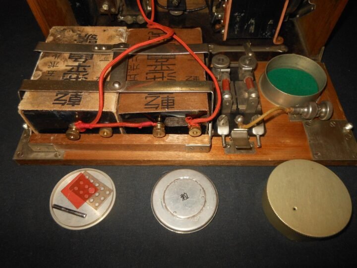 WW2 Imperial Japanese Army – TYPE 92 FIELD / TRENCH PHONE & LEATHER CASE – RARE! — image 23