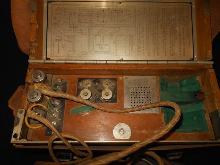 WW2 Imperial Japanese Army – TYPE 92 FIELD / TRENCH PHONE & LEATHER CASE – RARE! — image 6