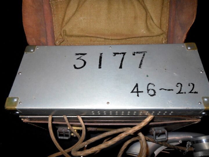 WW2 Imperial Japanese Army – TYPE 92 FIELD / TRENCH PHONE & LEATHER CASE – RARE! — image 7