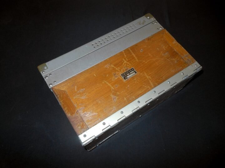 WW2 Imperial Japanese Army – TYPE 92 FIELD / TRENCH PHONE & LEATHER CASE – RARE! — image 8