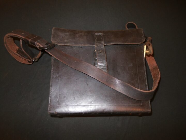 WW2 Imperial Japanese Navy – TYPE 2 TRENCH / FIELD TELEPHONE & CASE – RARE! — image 13