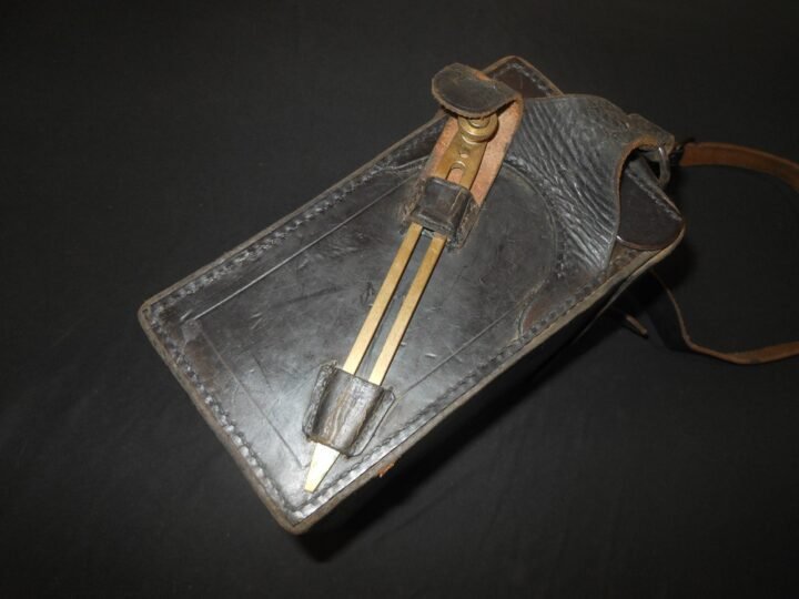 WW2 Imperial Japanese Navy – TYPE 2 TRENCH / FIELD TELEPHONE & CASE – RARE! — image 14