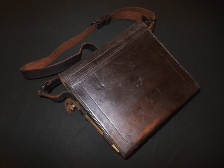 WW2 Imperial Japanese Navy – TYPE 2 TRENCH / FIELD TELEPHONE & CASE – RARE! — image 15