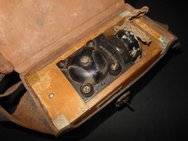 WW2 Imperial Japanese Navy – TYPE 2 TRENCH / FIELD TELEPHONE & CASE – RARE! — image 17