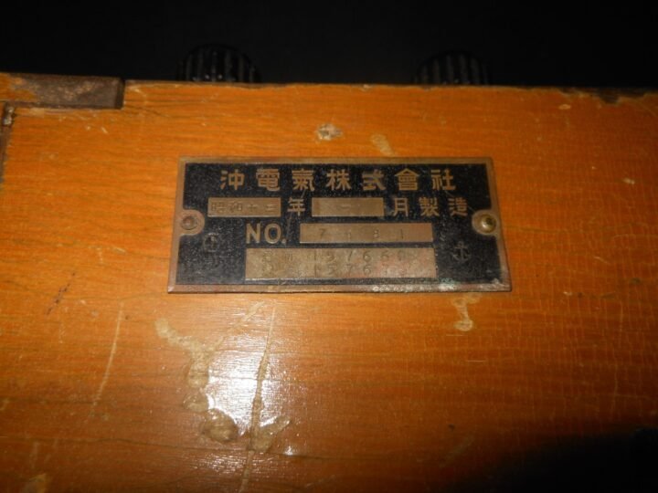 WW2 Imperial Japanese Navy – TYPE 2 TRENCH / FIELD TELEPHONE & CASE – RARE! — image 8