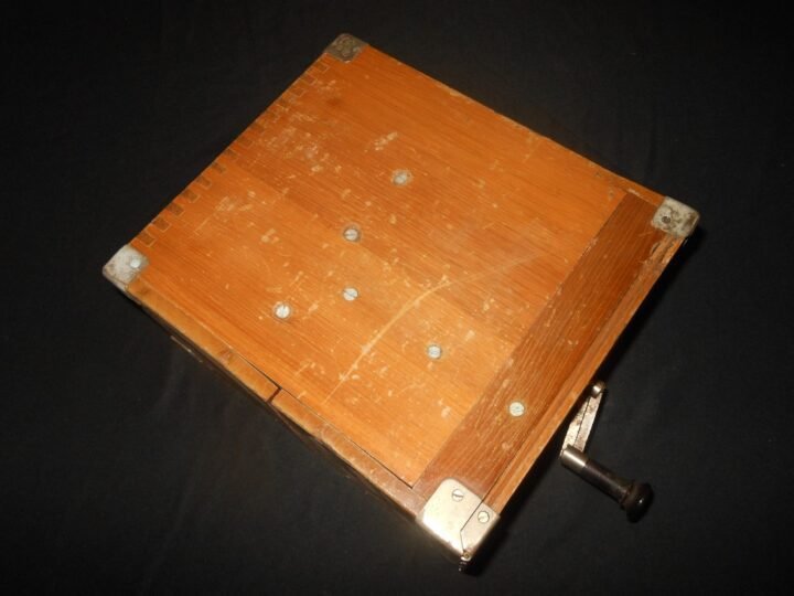 WW2 Imperial Japanese Navy – TYPE 2 TRENCH / FIELD TELEPHONE & CASE – RARE! — image 11