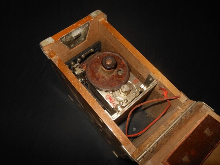 WW2 Imperial Japanese Navy – TYPE 2 TRENCH / FIELD TELEPHONE & CASE – RARE! — image 15