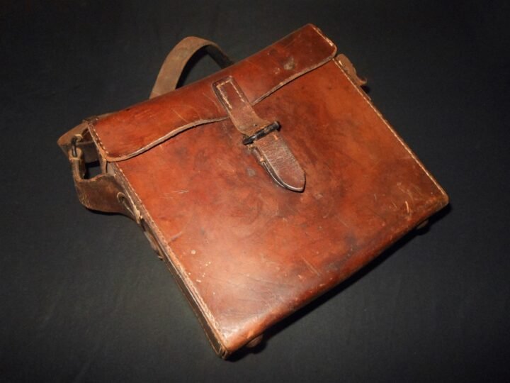 WW2 Imperial Japanese Navy – TYPE 2 TRENCH / FIELD TELEPHONE & CASE – RARE! — image 16