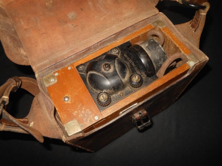 WW2 Imperial Japanese Navy – TYPE 2 TRENCH / FIELD TELEPHONE & CASE – RARE! — image 22