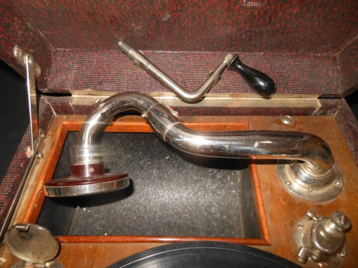 WW2 German Wehrmacht Koffergrammophon – PORTABLE RECORD PLAYER & RECORDS – VERY NICE! — image 14