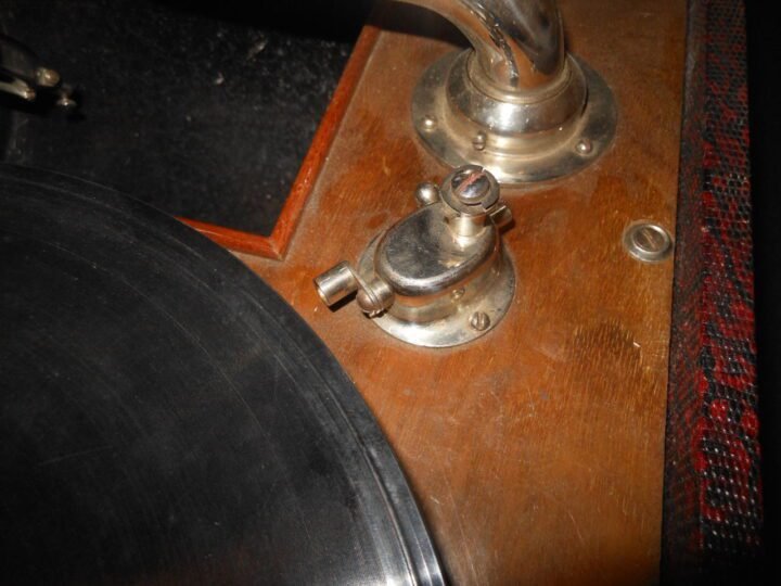 WW2 German Wehrmacht Koffergrammophon – PORTABLE RECORD PLAYER & RECORDS – VERY NICE! — image 15