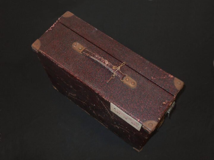 WW2 German Wehrmacht Koffergrammophon – PORTABLE RECORD PLAYER & RECORDS – VERY NICE! — image 22