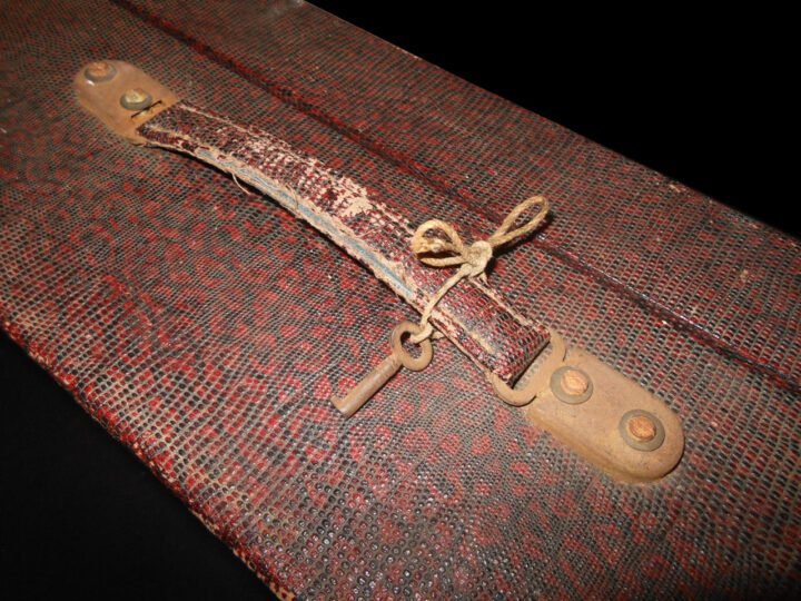 WW2 German Wehrmacht Koffergrammophon – PORTABLE RECORD PLAYER & RECORDS – VERY NICE! — image 23