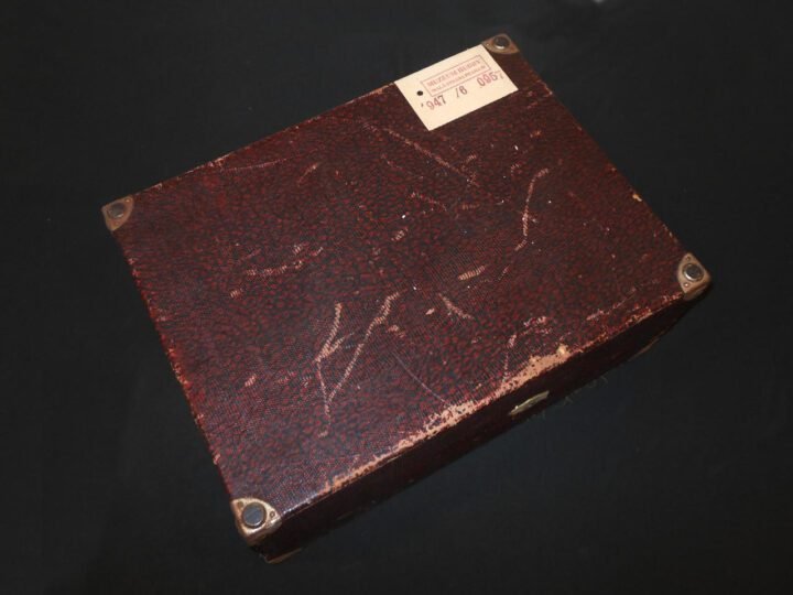 WW2 German Wehrmacht Koffergrammophon – PORTABLE RECORD PLAYER & RECORDS – VERY NICE! — image 24