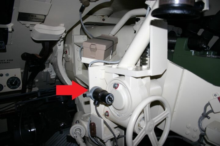 WW2 German Wehrmacht Zündgerät – CANNON FIRING BUTTON MOUNT – TIGER – RARE! — image 6