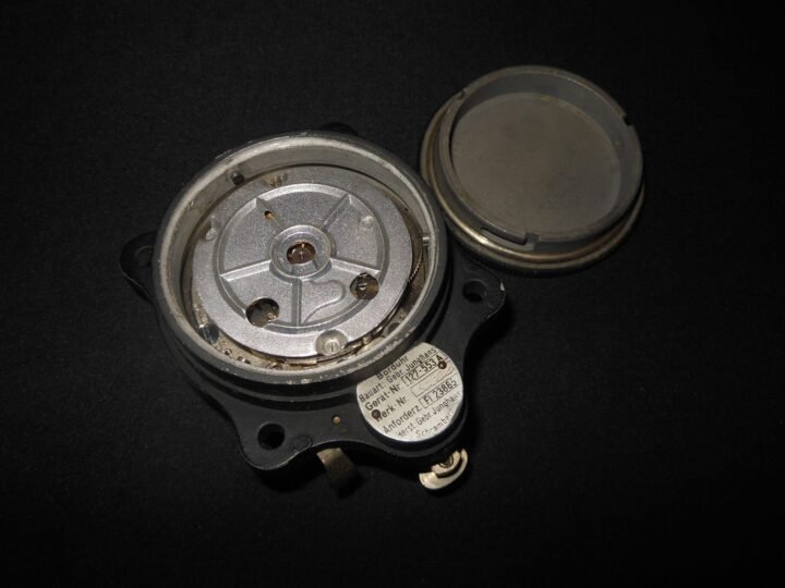 WW2 German Luftwaffe Borduhr – JUNGHANS COCKPIT CLOCK – 3rd MODEL – NICE! — image 7