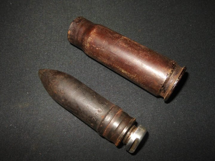 WW2 German Wehrmacht 20mm MG151 / 20 – COMPLETE ARMOR PIERCING INCENDIARY ROUND #2 – NICE! — image 4
