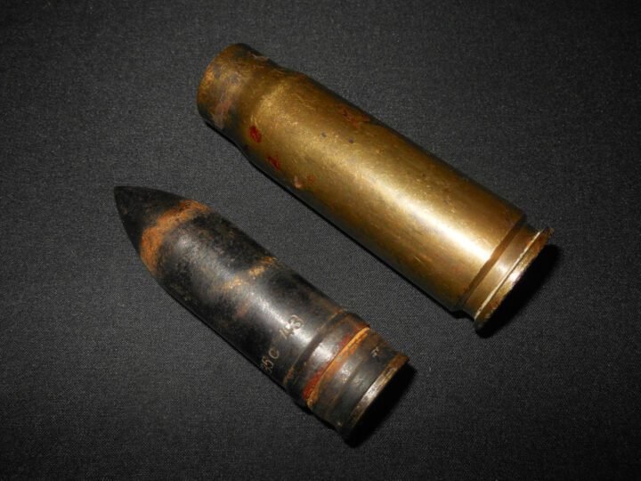 WW2 German Wehrmacht 20mm MG151 / 20 – COMPLETE ARMOR PIERCING INCENDIARY ROUND #1 – NICE! — image 4