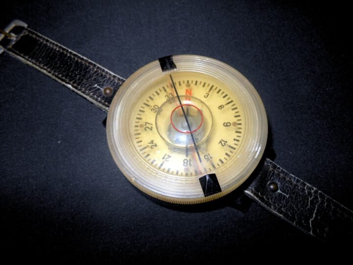 WW2 German Luftwaffe AK39 Wrist Compass – Fl. 23235-1 – 2nd Model – VERY NICE! — image 2