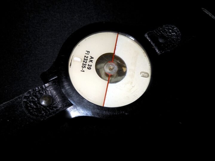 WW2 German Luftwaffe AK39 Wrist Compass – Fl. 23235-1 – 2nd Model – VERY NICE! — image 6