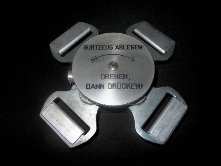 WW2 German Luftwaffe Fallshirmschloss – PARACHUTE BUCKLE – Me109 Fw190 – SUPERB! — image 2