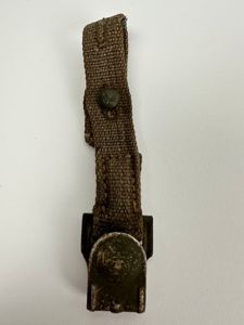 Short gasmask canister strap