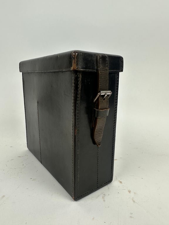 Wehrmacht Brustmikrofon 33 in Original Pouch. — image 7