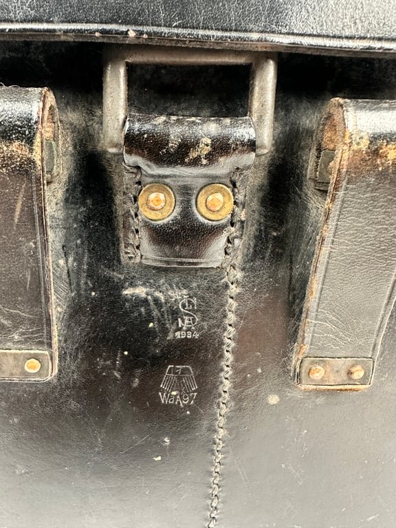 Wehrmacht Brustmikrofon 33 in Original Pouch. — image 8