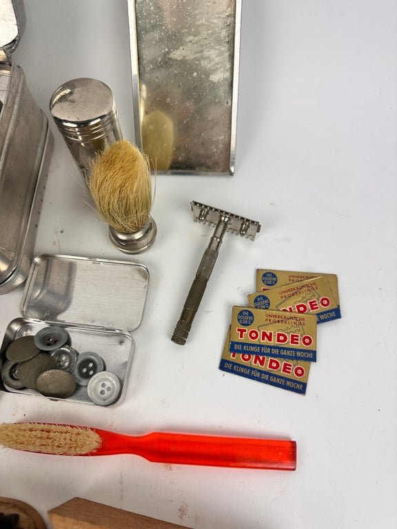 Original Wehrmacht Personal 'Mica' Kit' (Soldaten Wirtschaftskasten) — image 2