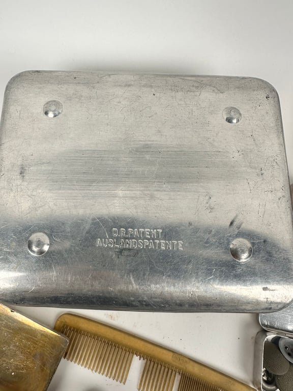 Original Wehrmacht Personal 'Mica' Kit' (Soldaten Wirtschaftskasten) — image 6