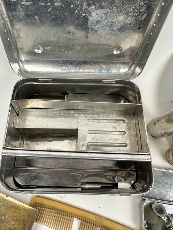 Original Wehrmacht Personal 'Mica' Kit' (Soldaten Wirtschaftskasten) — image 7