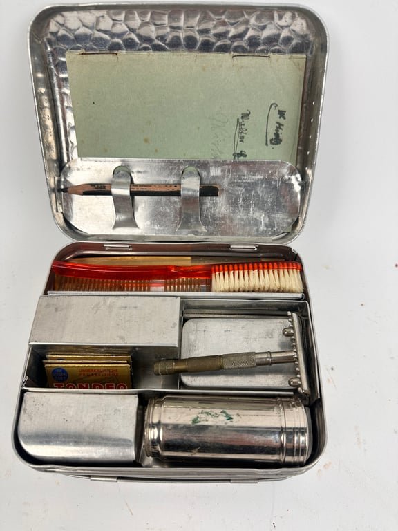 Original Wehrmacht Personal 'Mica' Kit' (Soldaten Wirtschaftskasten) — image 9