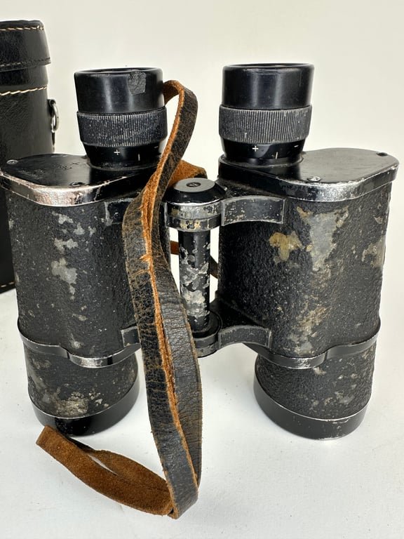 Wehrmacht binoculars 'Dienstglas' 7x50 (Doppelfernrohr) complete with original leather carrying case — image 2