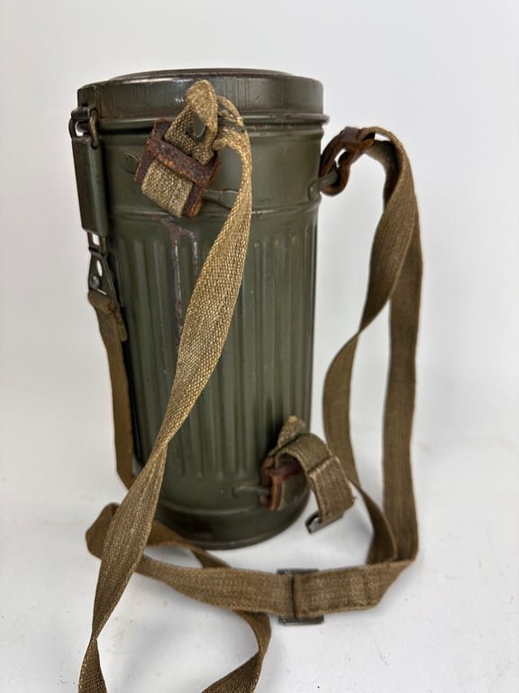Gas mask with 'short' canister marked 1937 — image 2