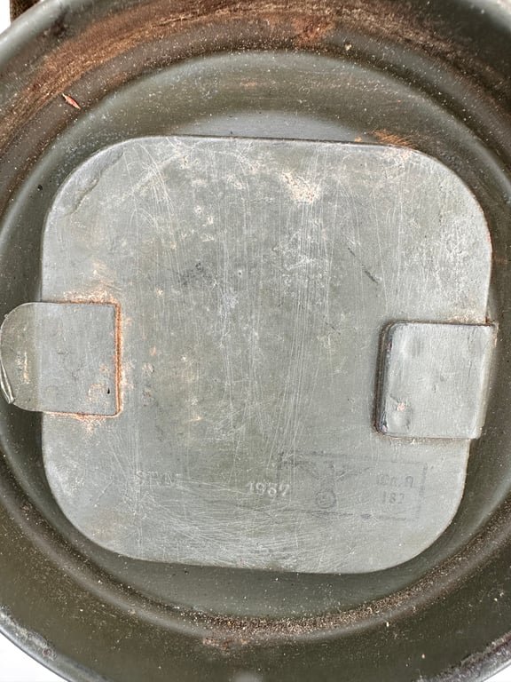 Gas mask with 'short' canister marked 1937 — image 5