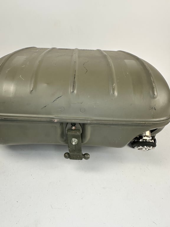 Wehrmacht 'Heeres-Atmer ' oxygen breathing apparatus in case — image 6