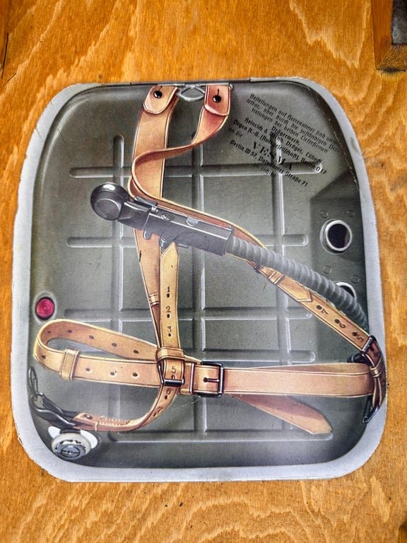 Wehrmacht 'Heeres-Atmer ' oxygen breathing apparatus in case — image 9