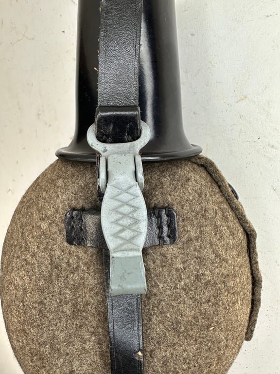 WW2 canteen 'G&CL 41' Bakelite cup — image 7