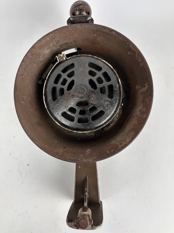 Wehrmacht Hand Cranked Air Raid Siren — image 2