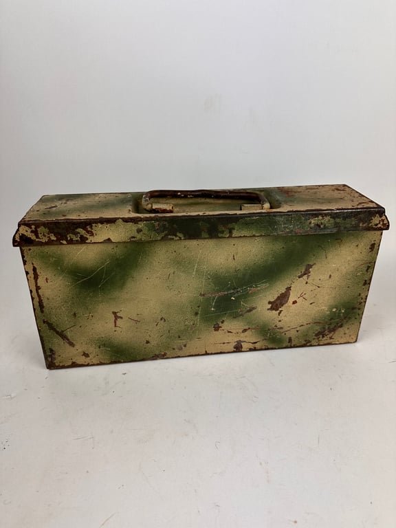 Two-tone camouflage MG34/42 ammo box 'FJR6' — image 2