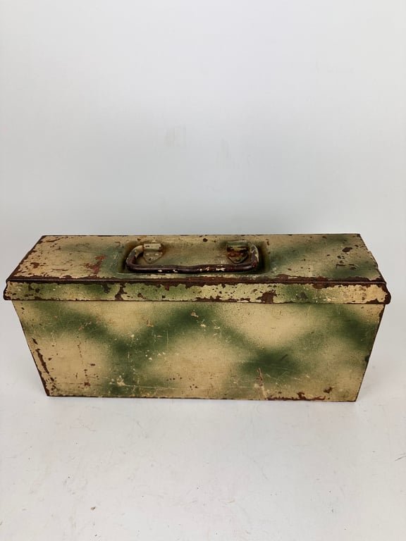 Two-tone camouflage MG34/42 ammo box 'FJR6' — image 3