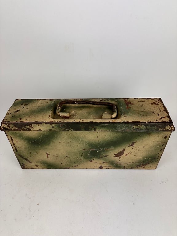 Two-tone camouflage MG34/42 ammo box 'FJR6' — image 9