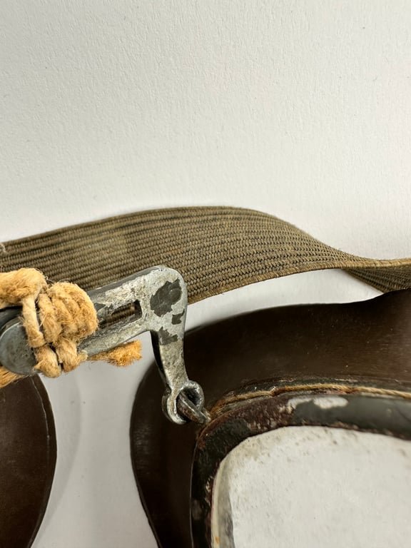 Wehrmacht 'Kradmelder brille' 1945 P.W. Rare!!! — image 2