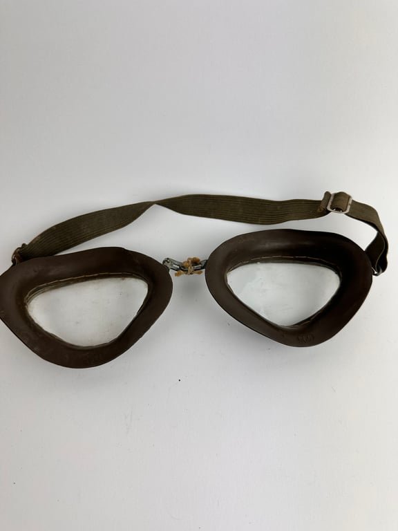Wehrmacht 'Kradmelder brille' 1945 P.W. Rare!!! — image 3